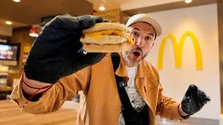 Miniature : Un Français teste le petit-déjeuner McDonald's au Québec ! 🍳 Le McMuffin un BANGER !