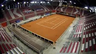 Miniature : Fed Cup : Montage du court de tennis en terre battue !