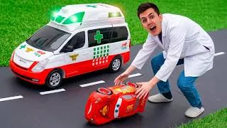 Miniature : Hé, docteur ! Une voiture de course arrive à l'hôpital. Jouets pour les tout-petits