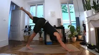Miniature : Yoga - Power Vinyasa - saut en corbeau/corbeau torsion/tripod