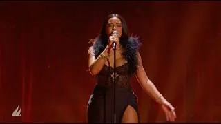 Miniature : Wejdene performe "Dans tes bras" et "Ensemble" en live | LES FLAMMES 2026