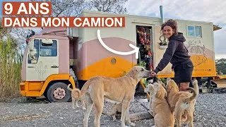 Miniature : Elle vit dans son camion avec ses 100 plantes🌼 et ses animaux (visite, astuces récup, mode de vie)