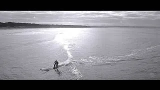 Miniature : A woman surf a long wave on a longboard : Subscribe 🔔 and 👍🏼