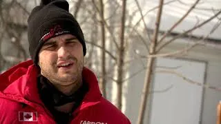 Miniature : L'ESPRIT SPORTIF - Bobsleigh: William Auclair - David Côté botteur Rouge et Or au Hula Bowl.