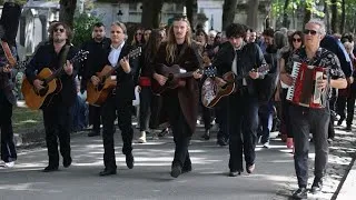 Miniature : Catherine Ringer réunie pour l’éternité : l’émotion immense aux obsèques, les stars en larmes !