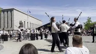 Miniature : groupe bagadou New York  devant hotel de ville de Lorient festival interceltiqye 2025
