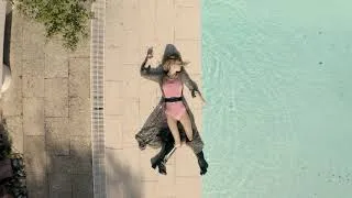 Miniature : A Day with Camille Rowe at The Green Galaxy - L'OFFICIEL