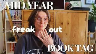 Miniature : Mid year (freak out) book tag 📚🗓️