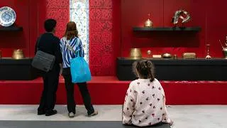 Miniature : Visite-atelier de l'exposition "Par-delà les Mille et Une Nuits. Histoires des orientalismes" en LSF