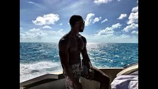 Miniature : 10 Must-See Shirtless Photos of Birthday Boy Michael B. Jordan