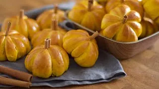 Miniature : 👉 Brioches citrouilles au potiron 🎃 | Recette d’automne moelleuse & gourmande 