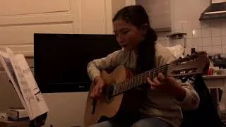 Miniature : Les débuts de Zoe à la guitare