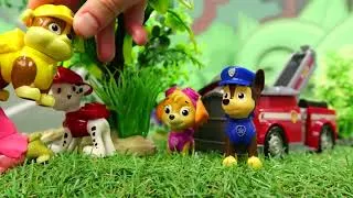 Miniature : Des jouets en danger sur un pont cassé. Mission de sauvetage