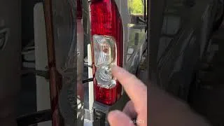Miniature : Remplacement de l’ampoule stop sur le fourgon Ducato, jumper, boxer, aménagé Adria, la galère.