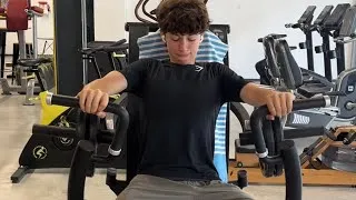 Miniature : Comment je GÈRE business,muscu et réseaux à 14ANS en 24h ? ( vlog vacances ) 