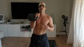 Miniature : Pourquoi ton Kettlebell Clean fait mal (et comment y remédier)