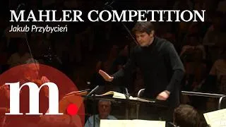 Miniature : Jakub Przybycień (2nd prize) conducts Mahler's Symphony No. 5 – At the Mahler Conducting Competition