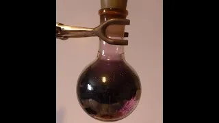 Miniature : Sublimation du diiode et du dioxyde de carbone.Sublimation of iodine and carbone dioxide.