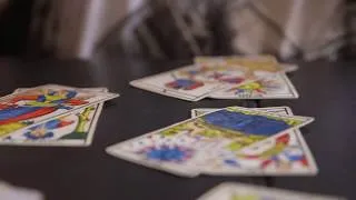 Miniature : Comment se tirer les cartes avec le tirage en croix