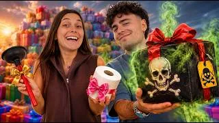 Miniature : J'offre 30 CADEAUX (TRÈS) NULS à ma FEMME 🎁
