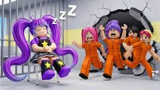 Miniature : LES SAJA BOYS ET HUNTRIX S'ECHAPPENT DE LA PRISON DE LILY LOVEBRAIDS SUR ROBLOX