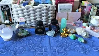 Miniature : Je suis de retour sur youtube, ma sélection tarots et oracles du moment.