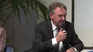 Miniature : Des classes aux cérémonies officielles, quelle place pour les élèves ?