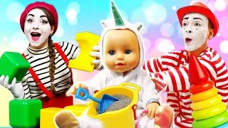 Miniature : Vidéos drôles avec les bébés et les mimes. Jeux pour Baby Born pour enfants
