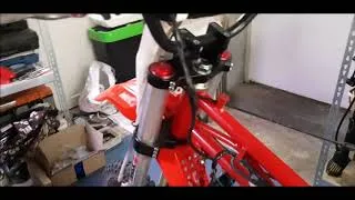Miniature : Je monte le moteur 150 YX sur le cadre