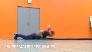 Miniature : Superman rope pushups !