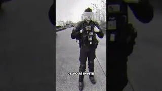 Miniature : ☯ ➭ Des CRS qui fuient devant le discourt d'un manifestant.
