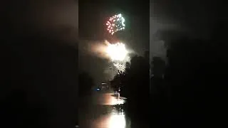 Miniature : Superbe feu d'artifice monter par les résidents des chalets de rivière à pierre.