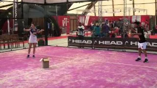 Miniature : Alejandra Salazar et Sanyo Gutierrez avec les enfants