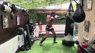 Miniature : NIKO BOXING COACH GYM TRAINING CAMPS HEAVY BAG FRENCH RIVIERA CAGNES SUR MER NICE KICK BOXING COACH