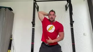 Miniature : Exercice sportif - Travail des biceps /triceps /épaules avec haltère  - Kevin Secundino