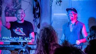 Miniature : Filthy French acid got everyone dancing at the riverside café (DAWless live)