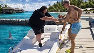 Miniature : MA PREMIÈRE FOIS SUR UN PÉDALO ! (Je casse tout..)