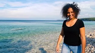 Miniature : Angélique, les pieds dans l'eau en Ontario !
