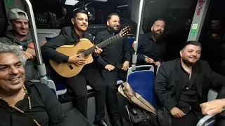 Miniature : Mario (le fils de Chico) et les siens côté coulisses dans le bus du retour ..UN COUP DE SOLEIL