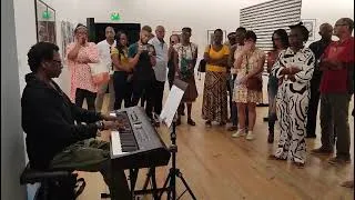 Miniature : Eric Ildefonsse interprète une musique tirée d'une œuvre picturale de Rodrigue Glombard.