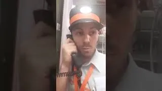 Miniature : Belgian ticket inspector giving a message in 13 languages
