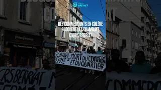 Miniature : Des commerçants en colère bloquent les tramways cours Berriat, à Grenoble