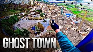 Miniature : Seul dans une ville fantôme (presque) déserte en Italie…