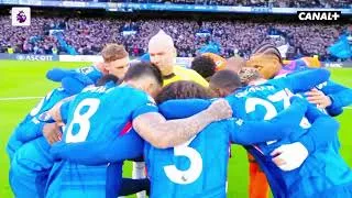 Miniature : Image lunaire en #PL 🏴󠁧󠁢󠁥󠁮󠁧󠁿 😳L’arbitre Paul Tierney se retrouve au milieu des joueurs de Chelsea 