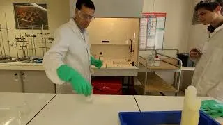 Miniature : Réaction entre le sucre et de l'acide sulfurique concentrée
