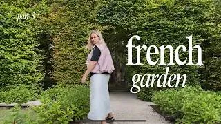 Miniature : French gardens and a bouquet of wildflowers