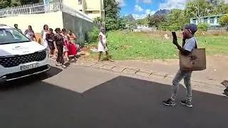 Miniature : 🔴 EN DIRECT | ROCHE-BOISLe cortège funèbre du petit Adriano Kelyano Perrine se dirige ver leglise 