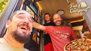 Miniature : On passe un bon moment au camping !!!!! #vadrouilleurs #copain #pizza