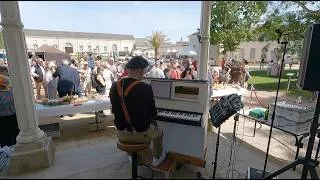 Miniature : Richard Delmas et son piano mobile en concert à Chateuneuf sur loire