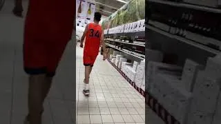 Miniature : Basket PRANK dans un supermarché 🤣